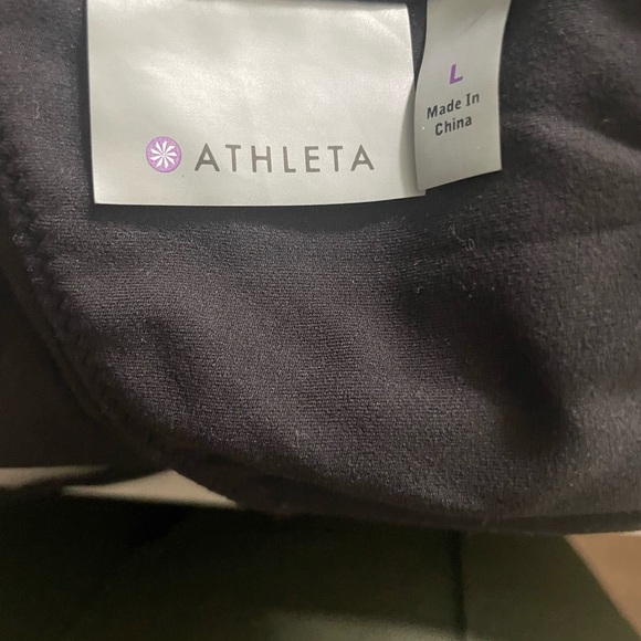 Athleta Women’s Black Tank Top with Build in Bra. Size Large - Picture 4 of 6